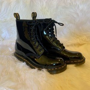 DR. MARTENS 1460 black patent leather boots SIZE 39